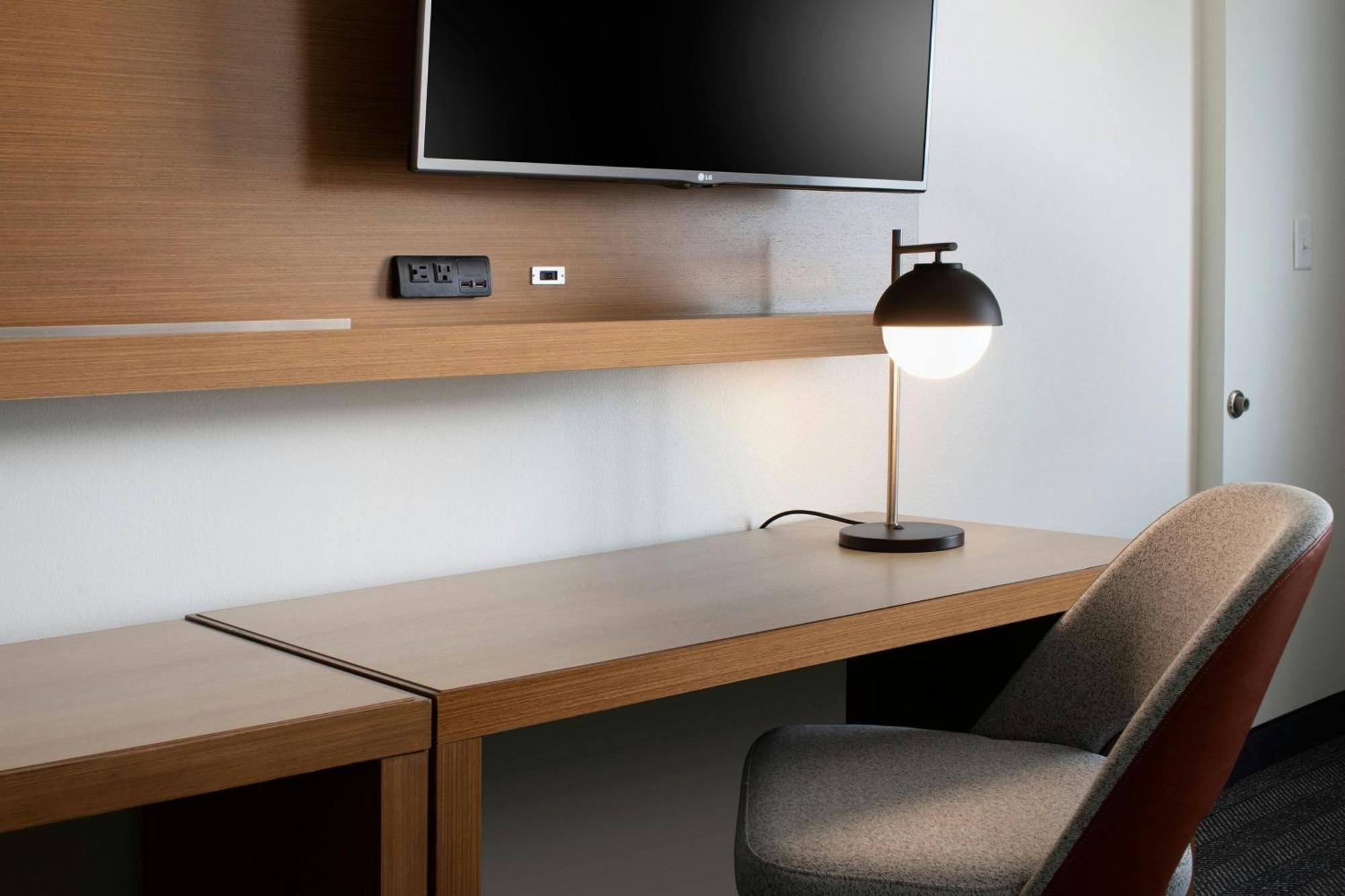 Courtyard By Marriott Lubbock Downtown/University Area Экстерьер фото