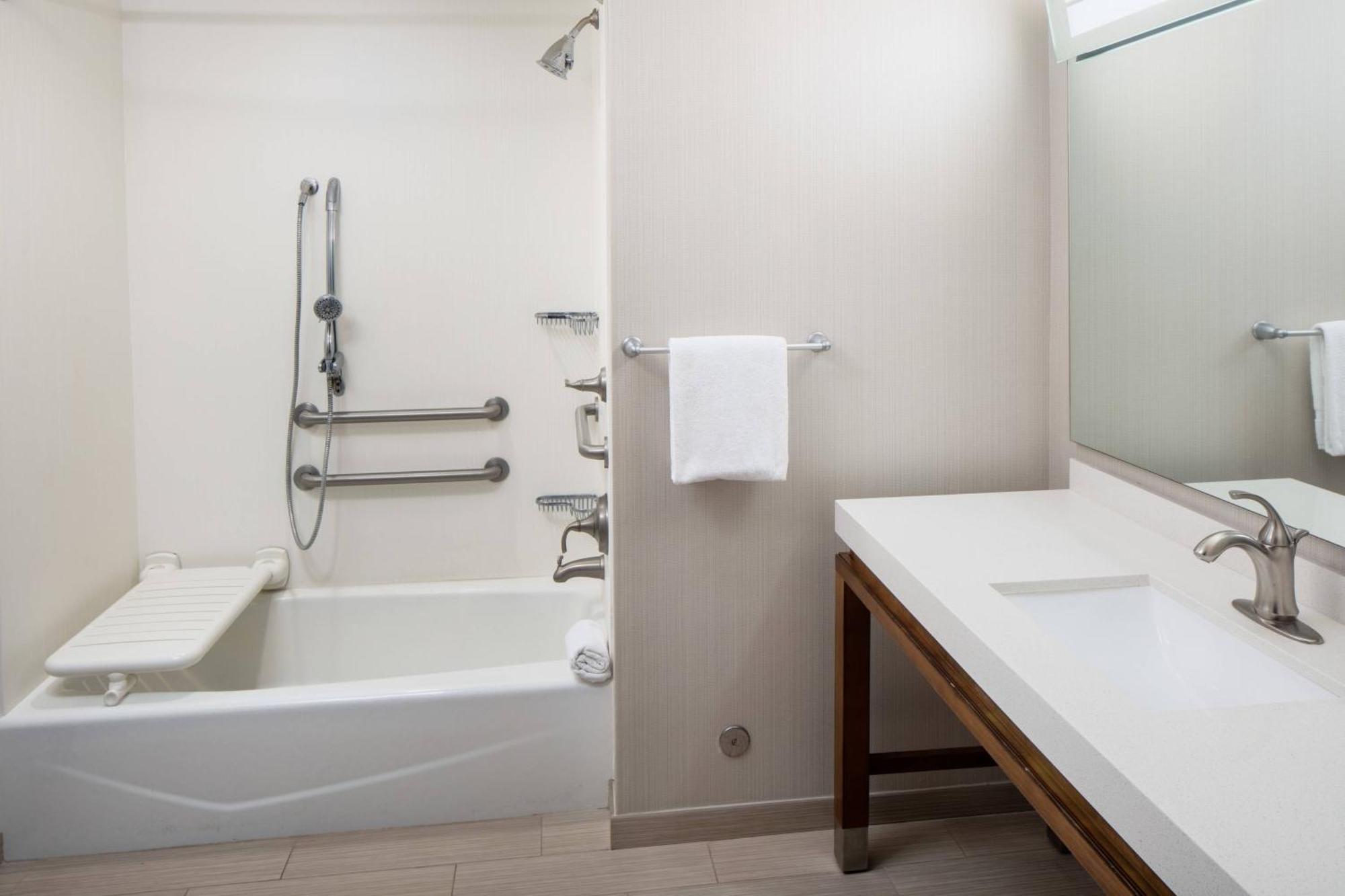 Courtyard By Marriott Lubbock Downtown/University Area Экстерьер фото